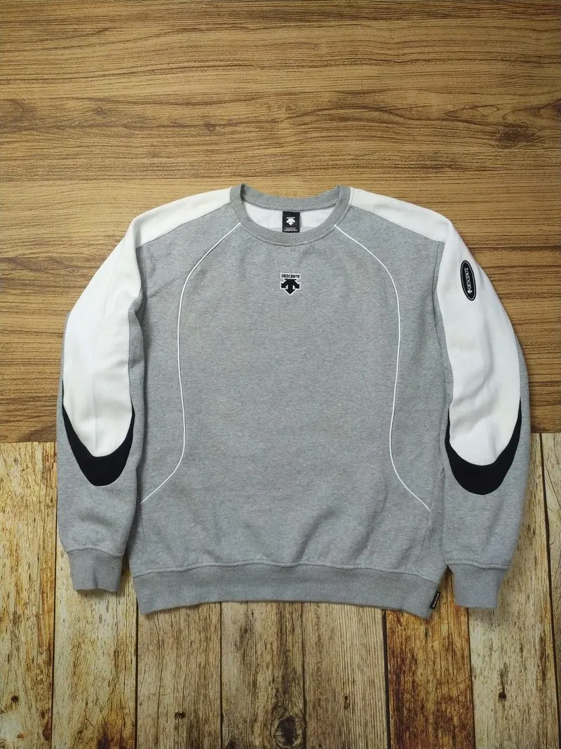 Descente Embroidered Centre Logo Sweatshirt/ Crewneck  photo 1
