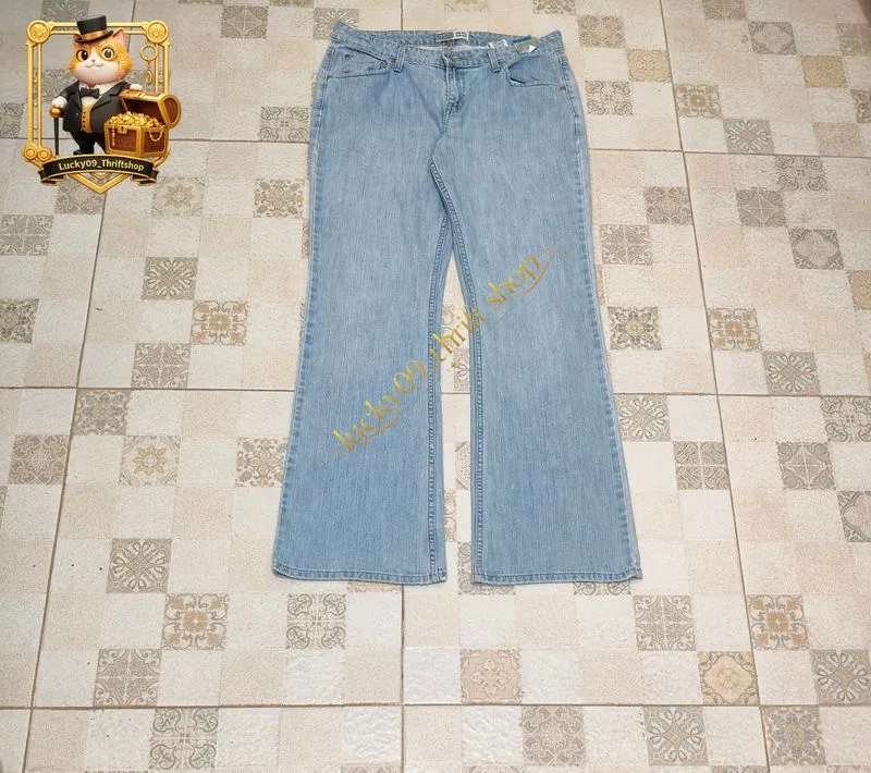 Levi's Signature Low Rise Bootcut Jeans | Y2 photo 1