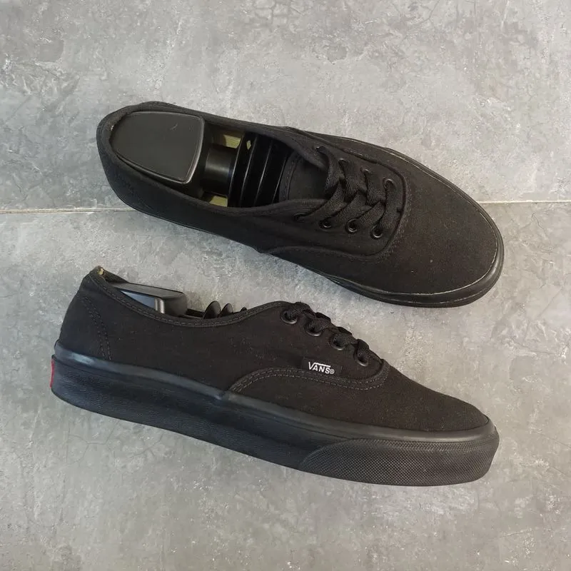 Vans Authentic Triple Black Original ( Size 38 ) photo 1