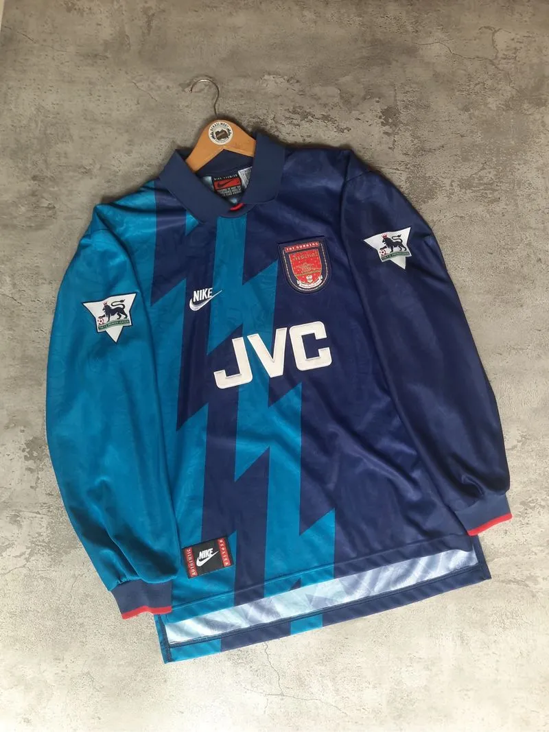 Arsenal away 3rd 1995/1996 photo 1