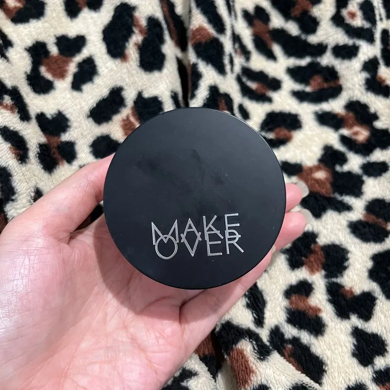 Preloved Bedak Make Over Silky Smooth Translucent Powder photo 1
