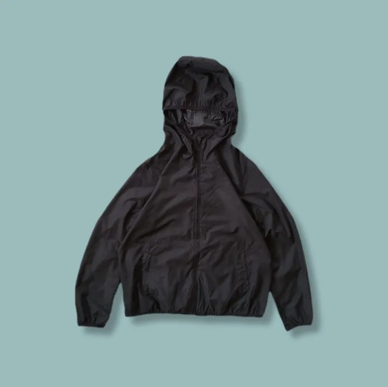 Jaket Parasut Lightweight Uniqlo Hitam Second  photo 1
