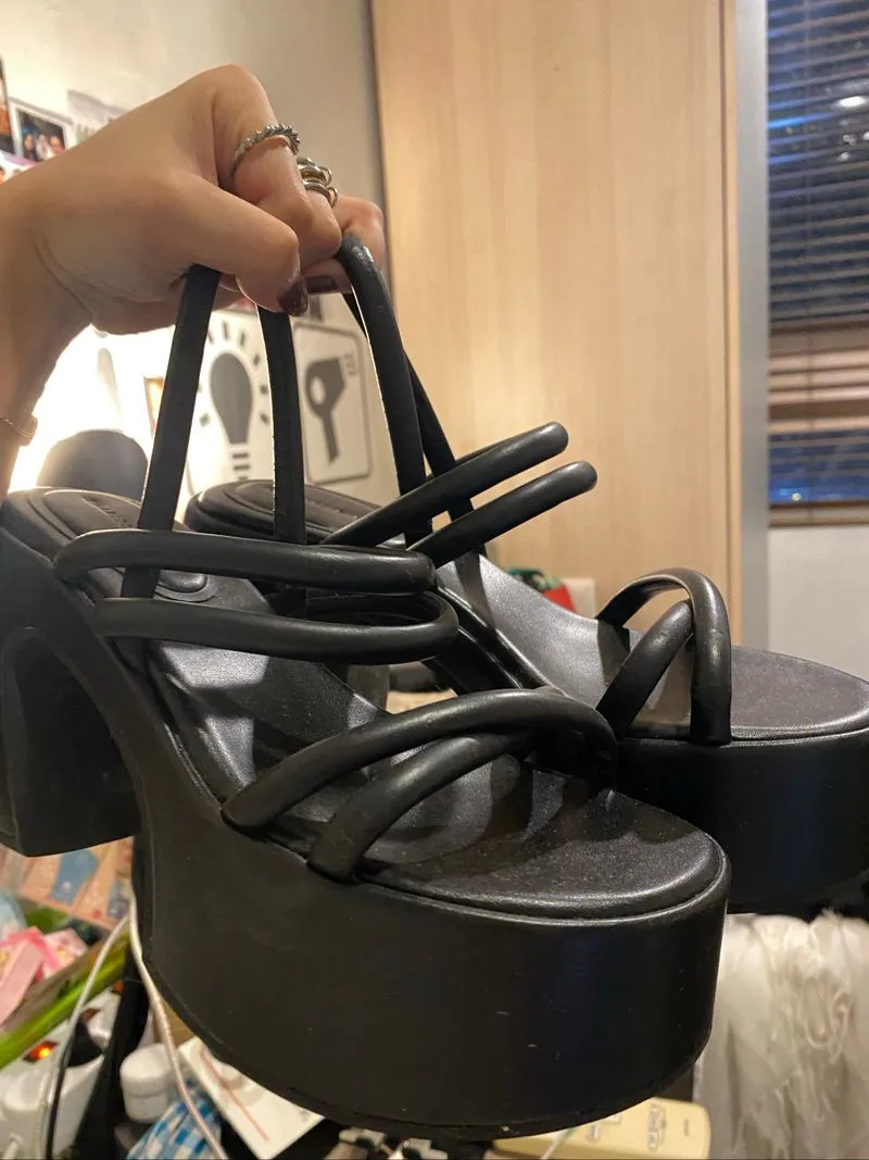 ASLI CHARLES & KEITH HEELS HITAM photo 1