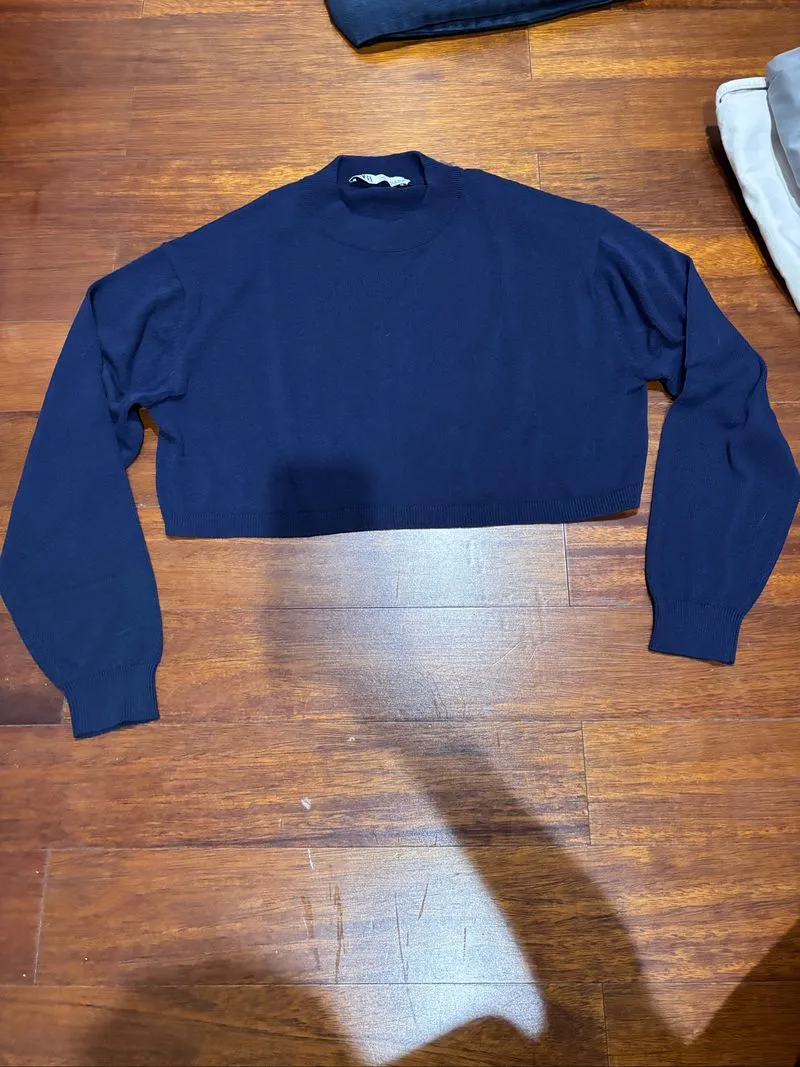 Zara cropped navy sweater photo 1