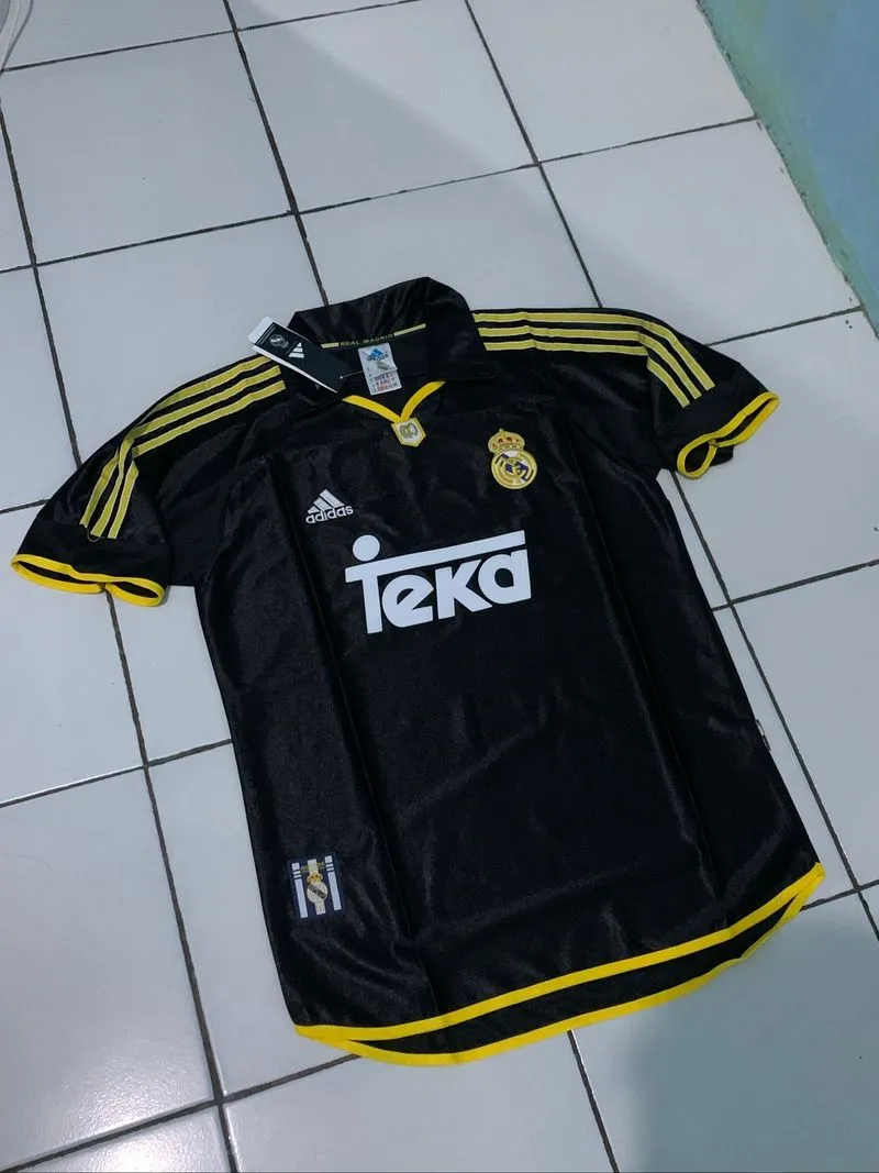 Real Madrid Away 99/00 photo 1