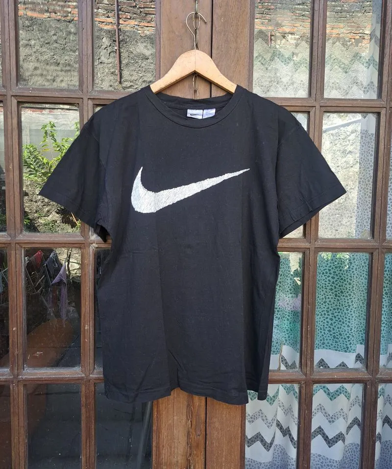 Kaos Nike Big Swoosh Mens Medium photo 1