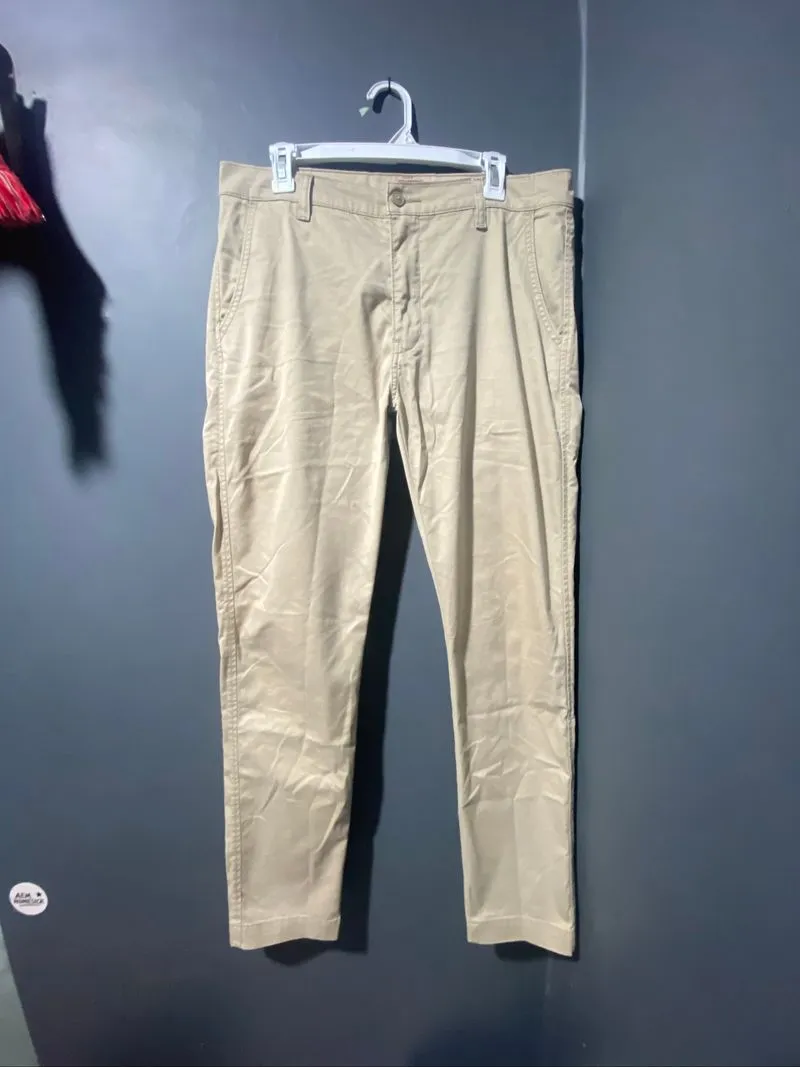 Chinos Levis photo 1