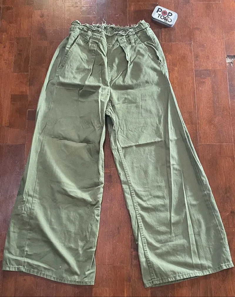 Green Pants  photo 1