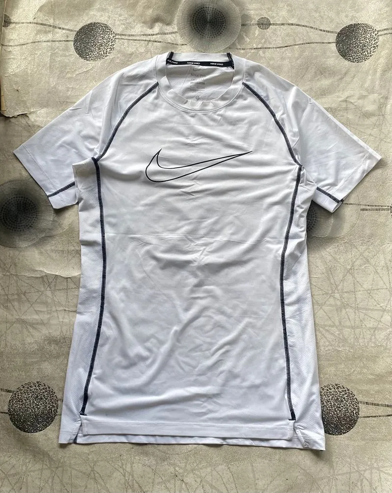 Kaos olahraga nike pro photo 1