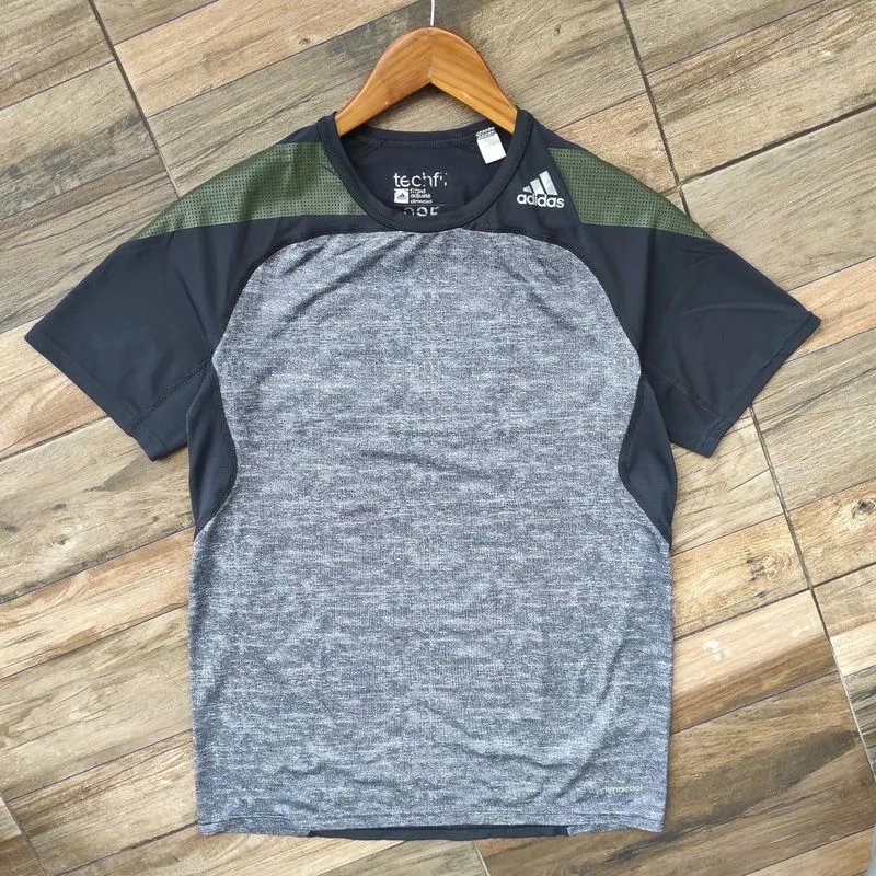 Jersey adidas techfit fitted size M photo 1
