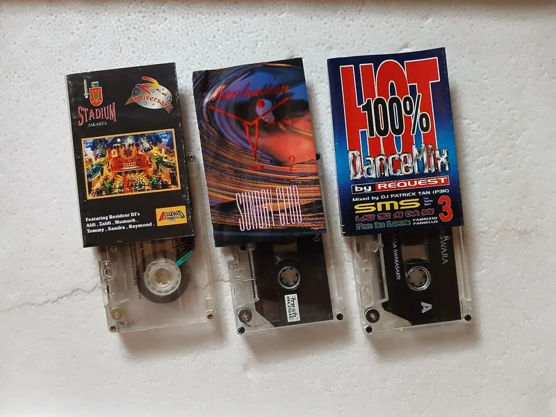 Kaset pita kompilasi dance disco house music sepaket photo 1