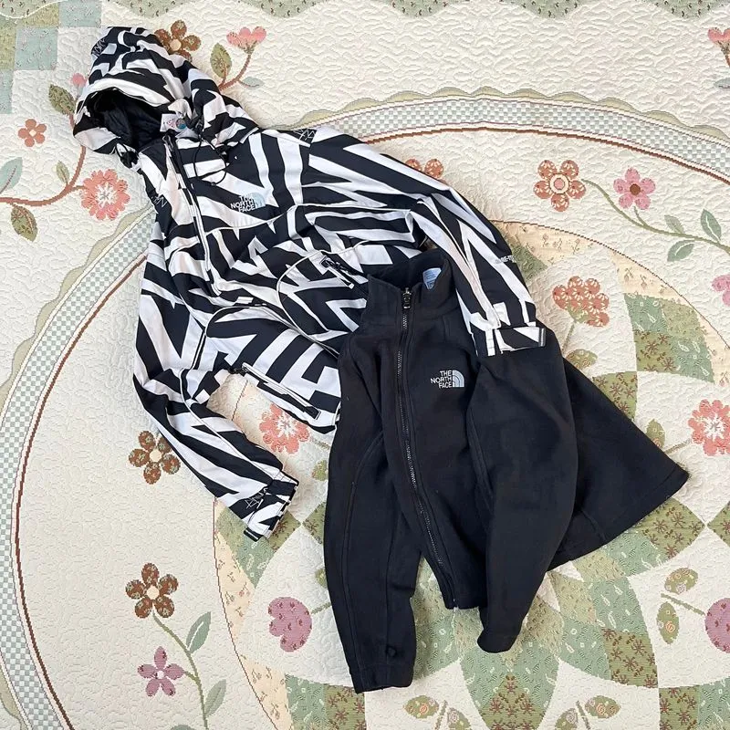 Jacket outdoor snowboard anak the north fave hitam putih ker photo 1