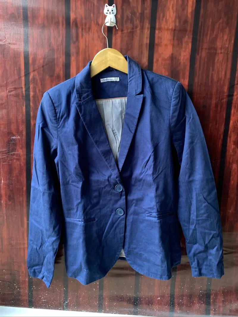 blazer appears to be a navy blue, photo 1