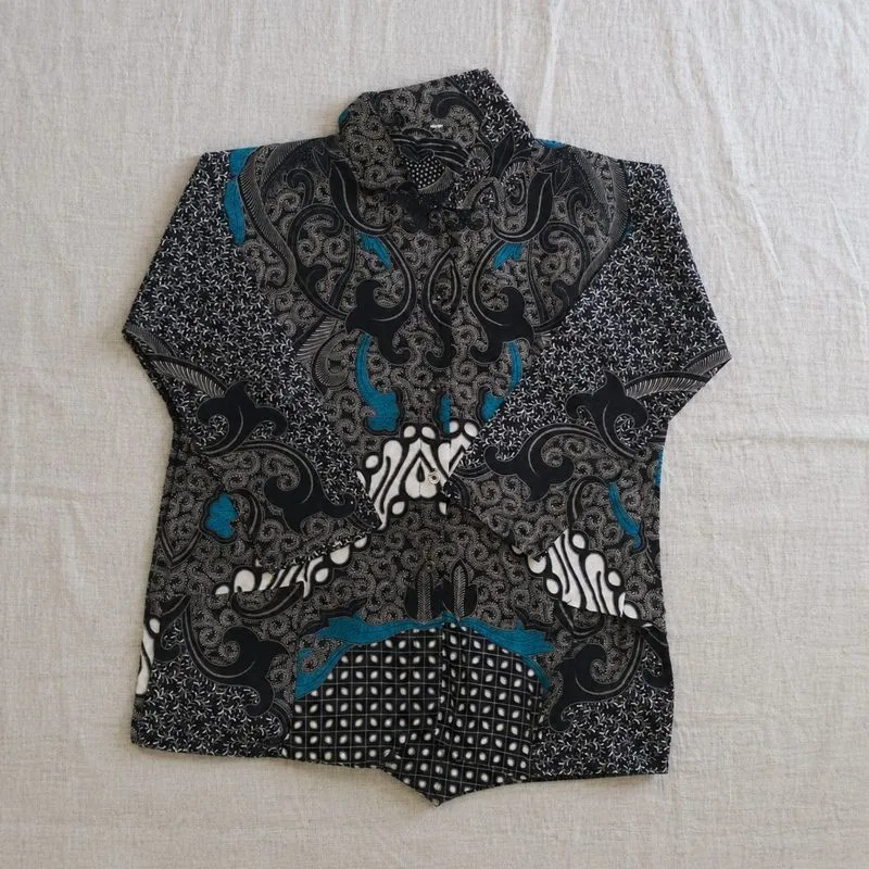 Kemeja Batik Lengan PanjangMotif Klasik Hitam Biru | Formal  photo 1