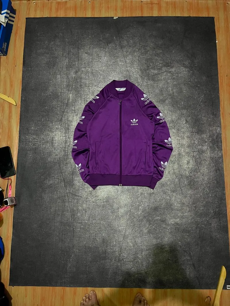 Tracktop Adidas superstar tapped photo 1