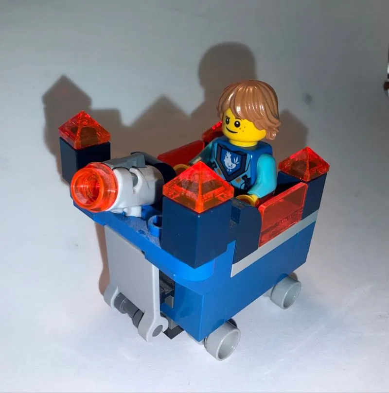 LEGO NEXO KNIGHTS Robin’s Mini Fortrex 30372 photo 1
