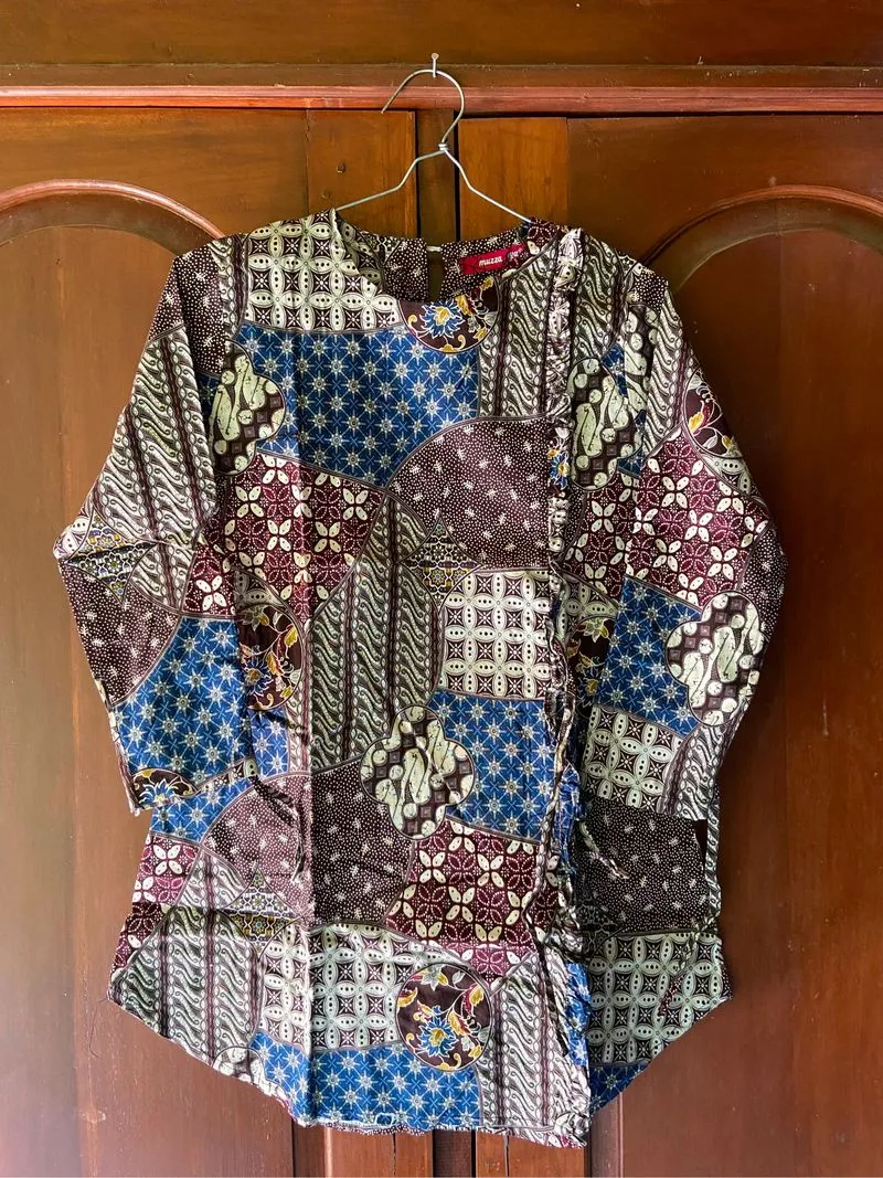 atasan batik wanita photo 1