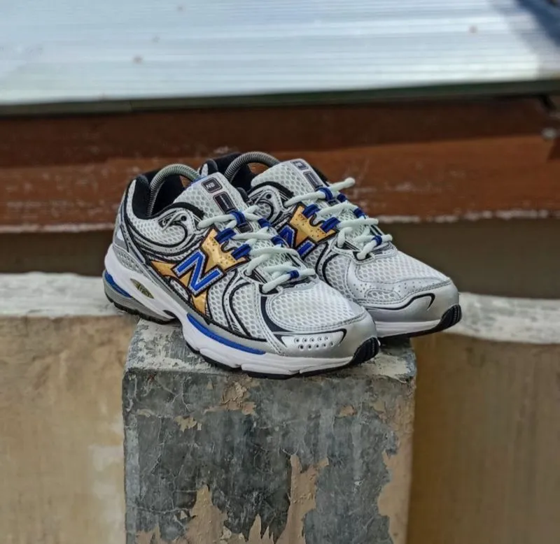 New Balance Streetwear Sportswear Sneakers Pria silver blue photo 1