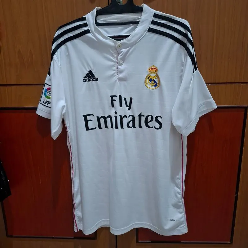 Real Madrid 2014/2015 home jersey photo 1