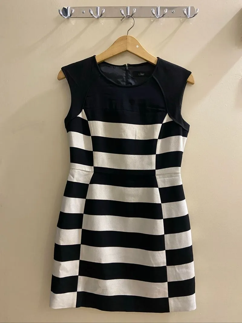 Dress black & white photo 1
