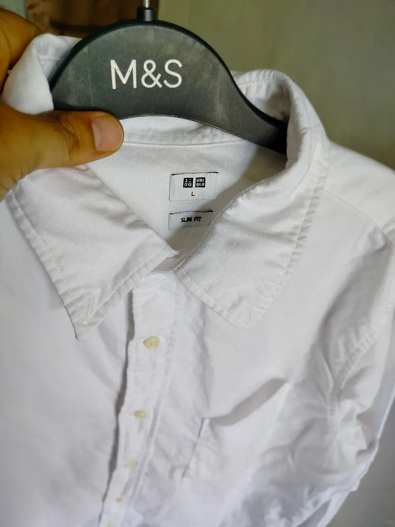kemeja putih pria slim fit UQ branded SIZE L photo 1