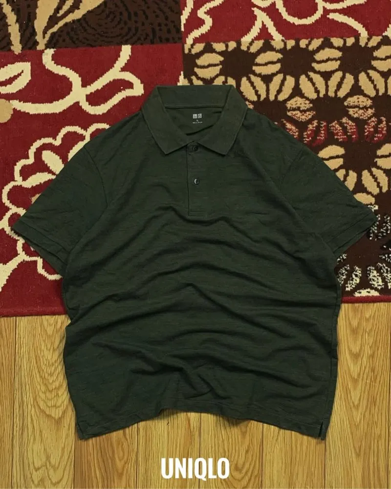 Item(s): UNIQLO POLOSHIRT photo 1