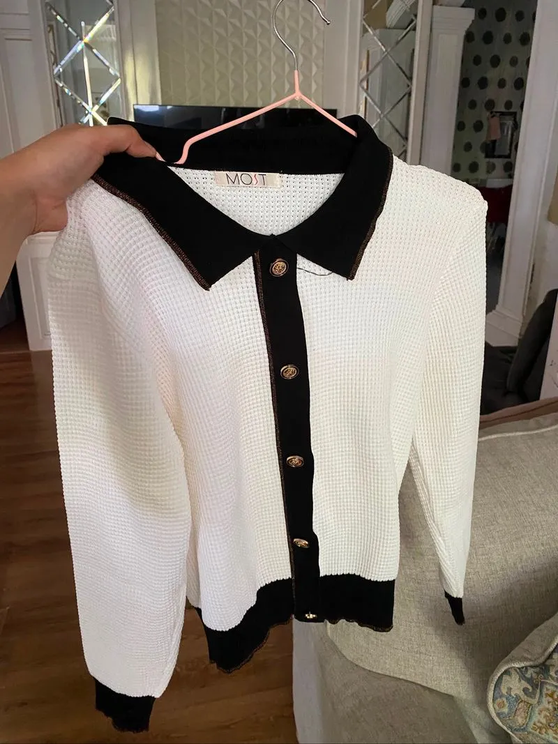 Knit hitam putih aesthetic  photo 1