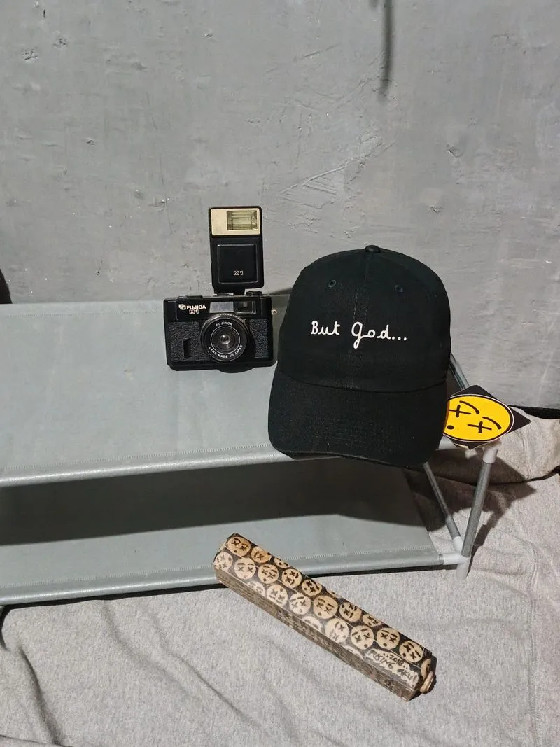 Topi cap quotes but God... photo 1