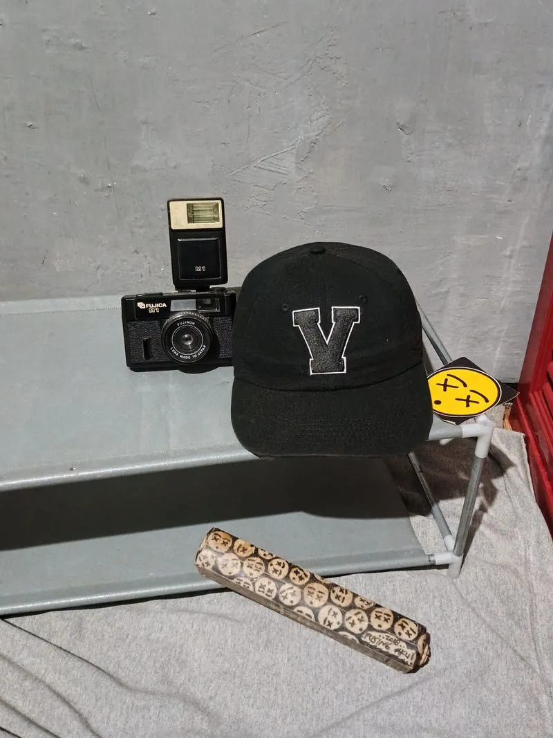 Topi inisial V vans photo 1