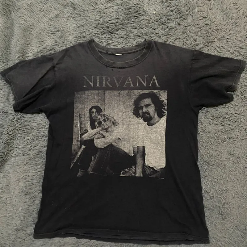 Preloved Kaos Band Official Tshirt Merchandise Nirvana Tee photo 1