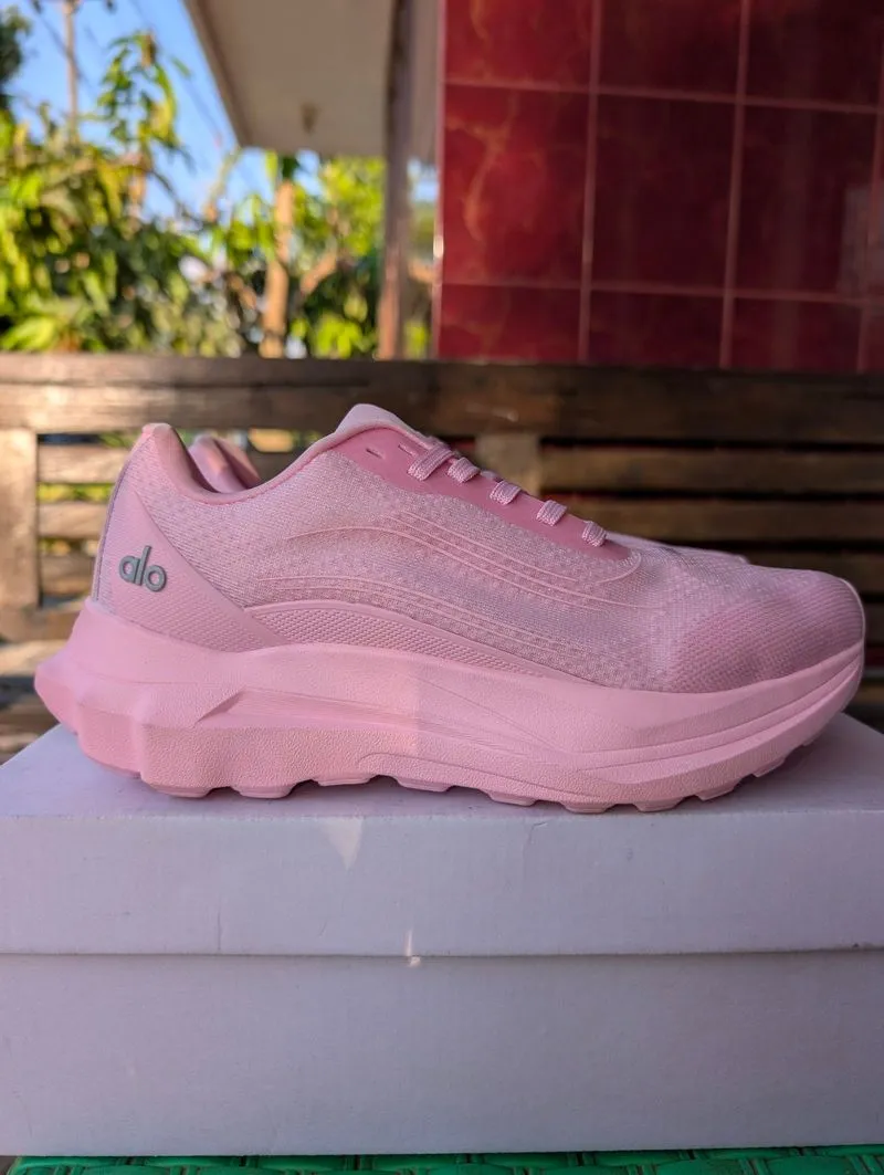 Sepatu olah raga wanita BRAND ALO RUNNER photo 1