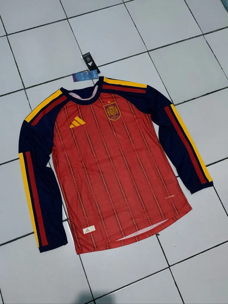 LS Spain Home WC 26/27 Player issue photo 1