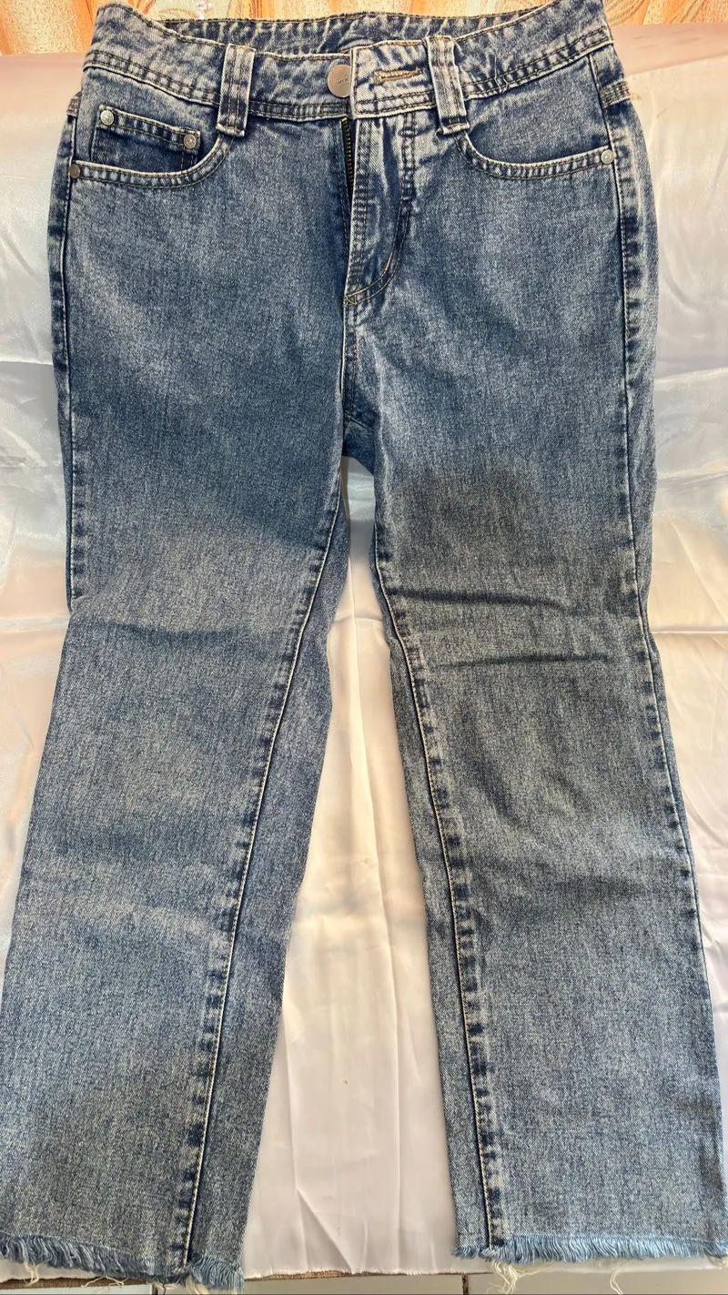 Ripped Jeans unfinished photo 1
