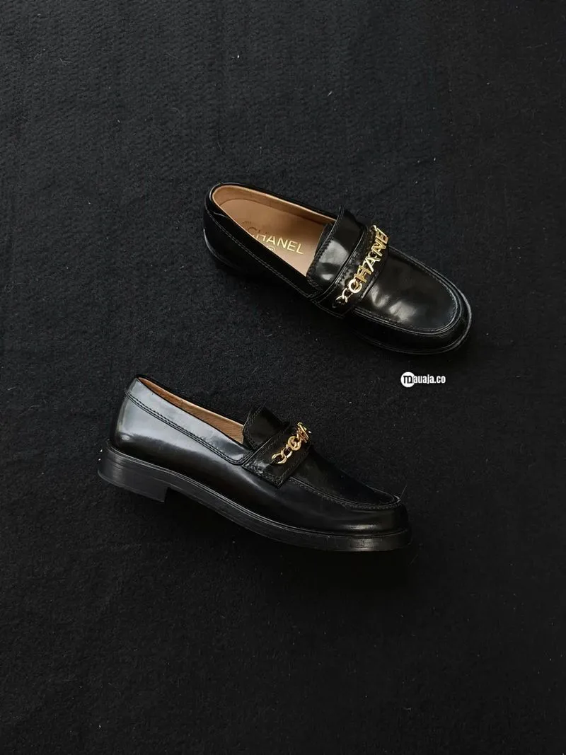 Chanel Calfskin Patent Leather Black photo 1