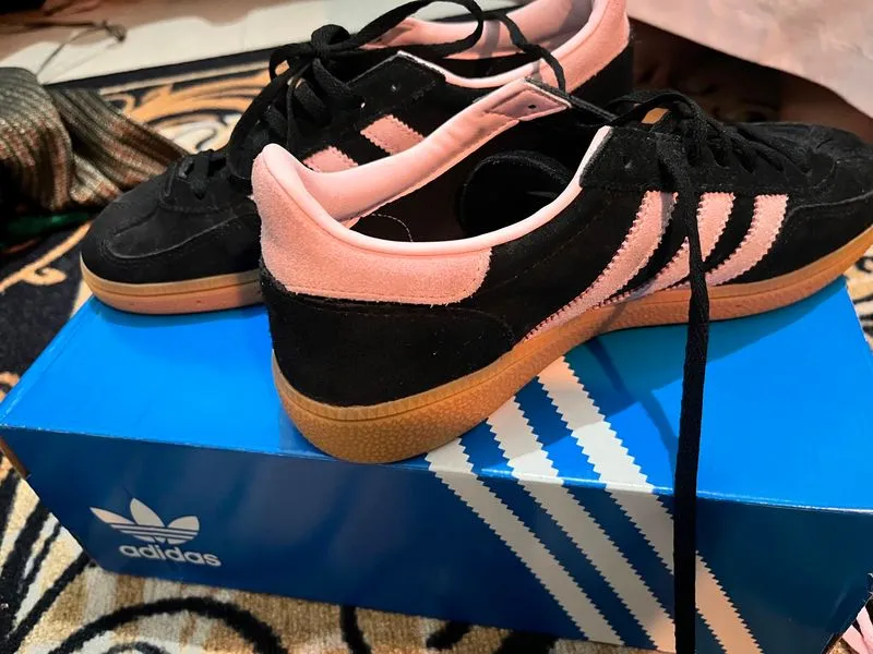 sepatu adidas spesial photo 1