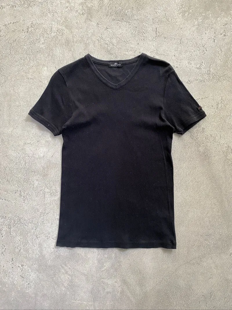 Y2K V-neck Fitted T-Shirt photo 1