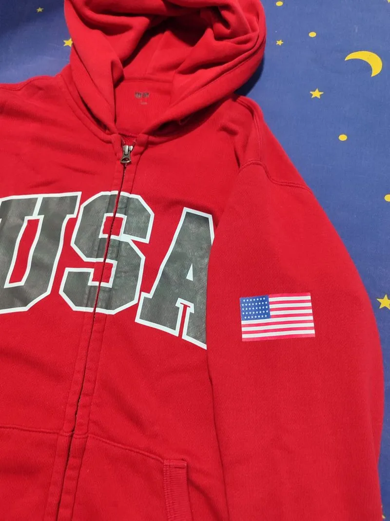Jacket Merah Uniqlo photo 1