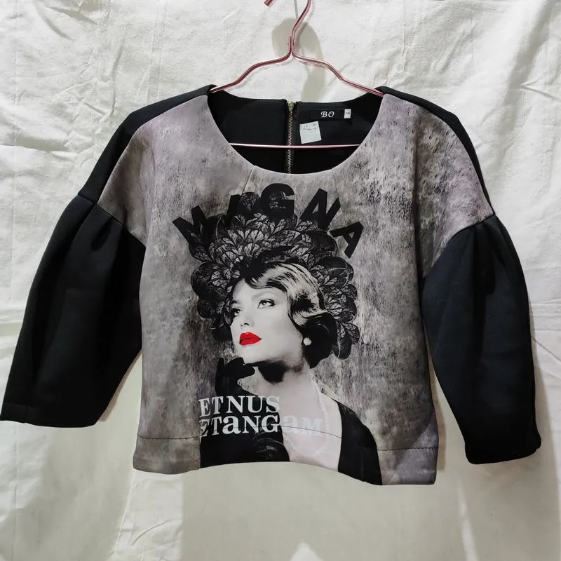 Minimalist Casual Crop top Wanita black photo 1