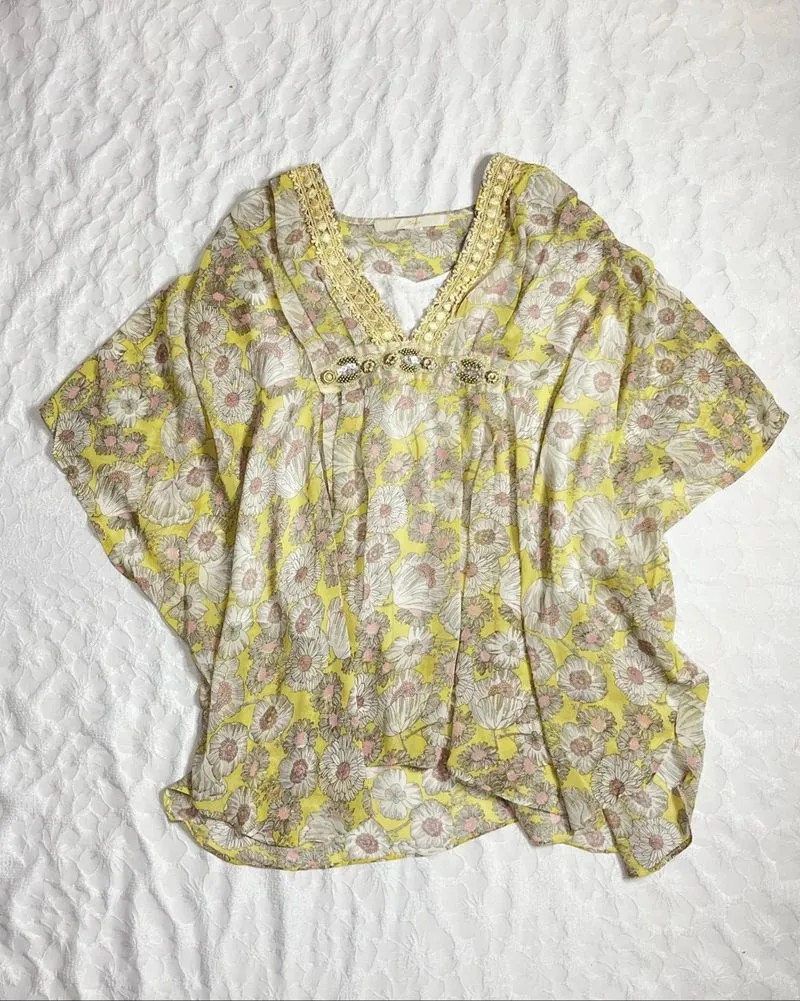 𓇼 Yellow Floral Boho Batwing Top photo 1