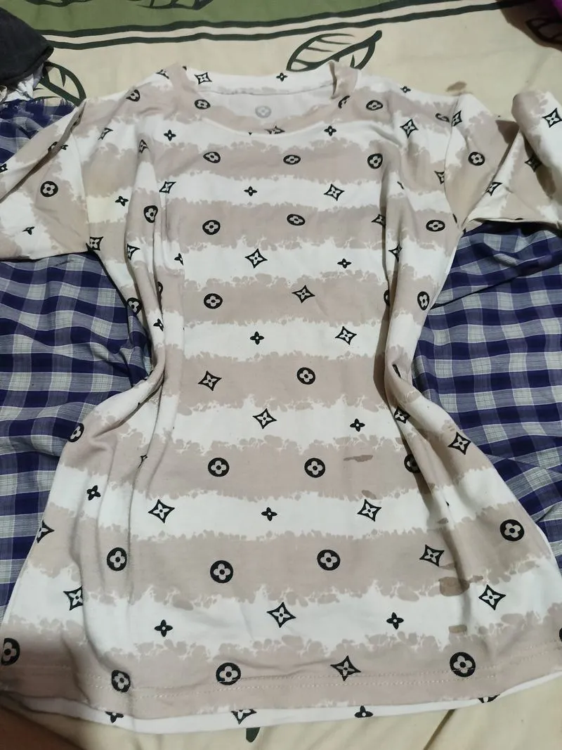beige Louis Vuitton long-sleeve t-shirt photo 1