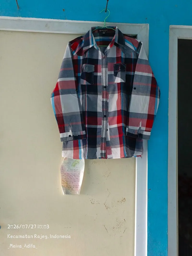 Kemeja cewek size M  photo 1