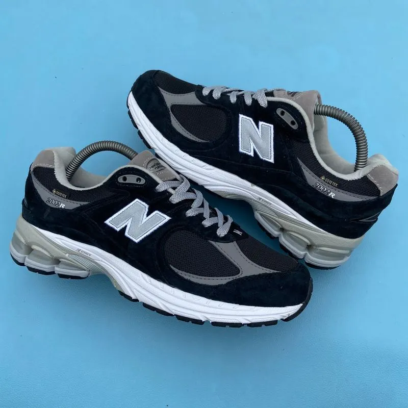 New Balance Sportswear Sneakers Pria black gray photo 1