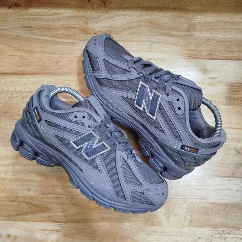 New Balance Sportswear Casual Sneakers Pria gray photo 1