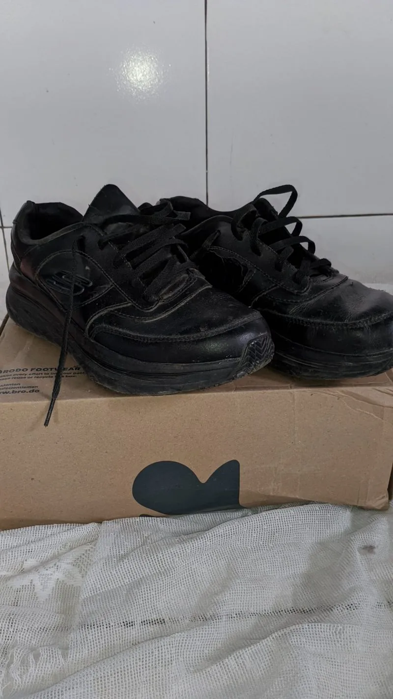 Skechers sepatu Pria dan Wanita (Black) photo 1