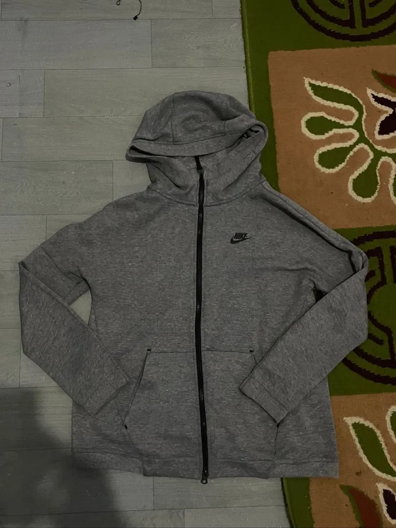 nike tech photo 1