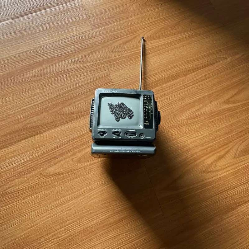 televisi portabel mini model KTV-501 photo 1