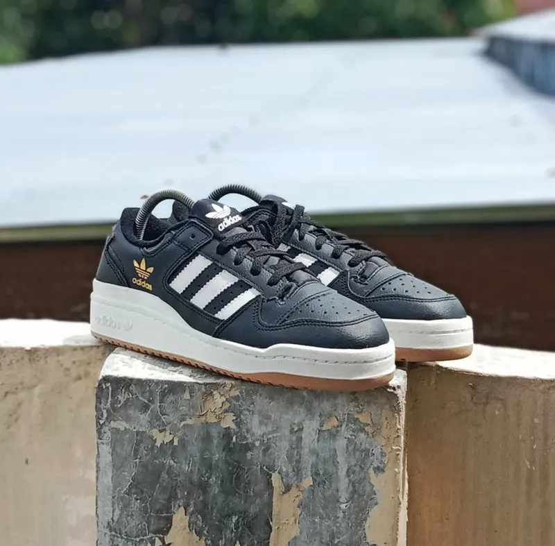 Adidas Streetwear Casual Sneakers Pria black photo 1