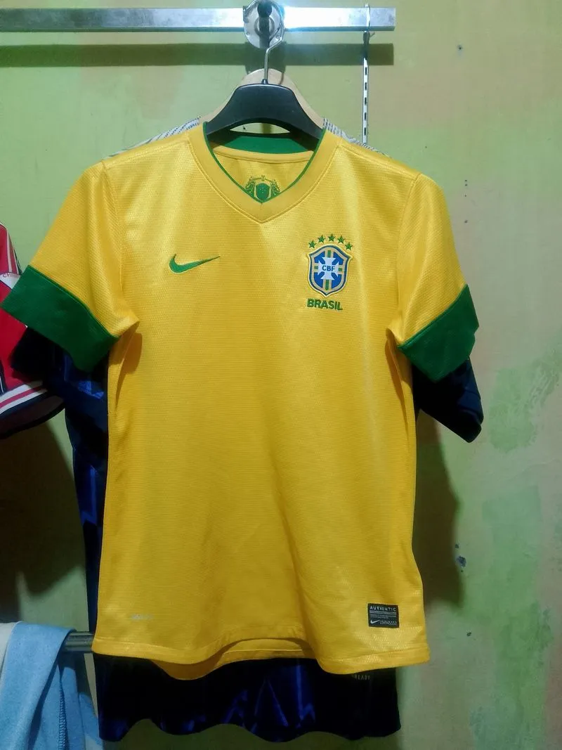 Jersey Home Timnas Brazil 2012/13 photo 1