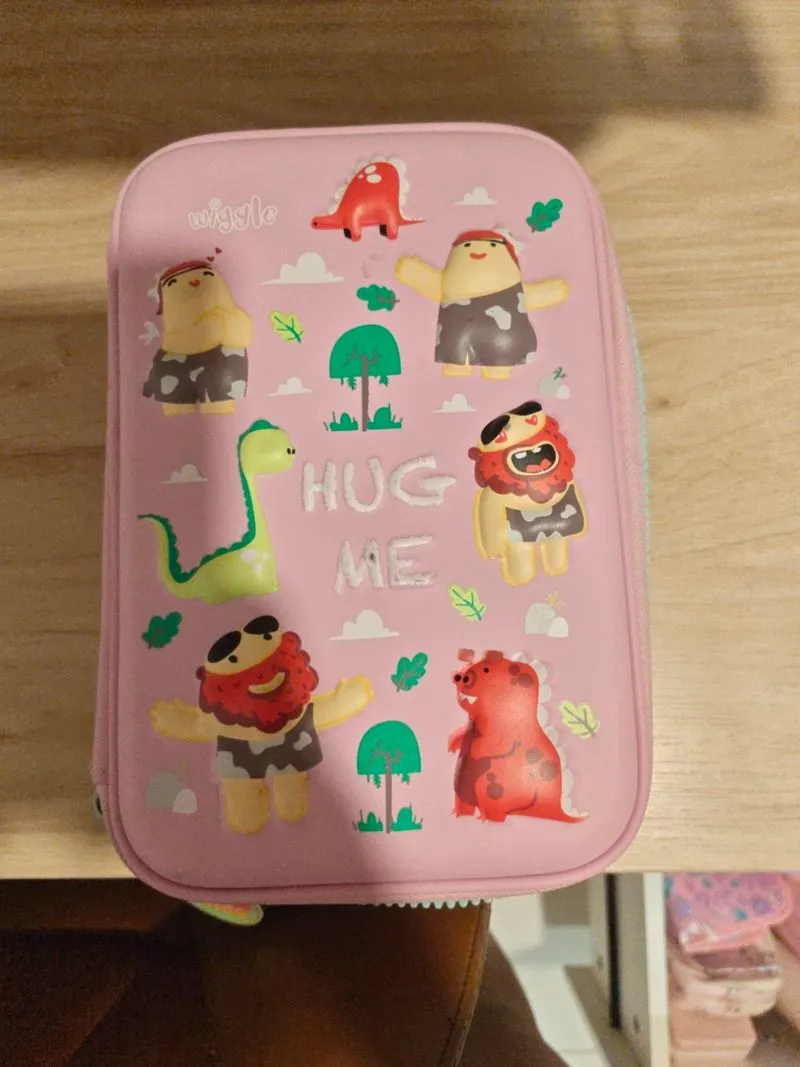 Kotak Pensil Hug Me Wiggle photo 1