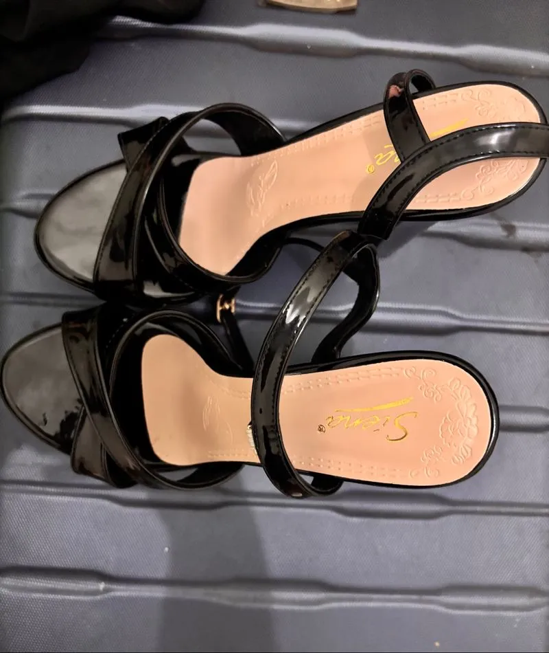 Heels Hitam photo 1